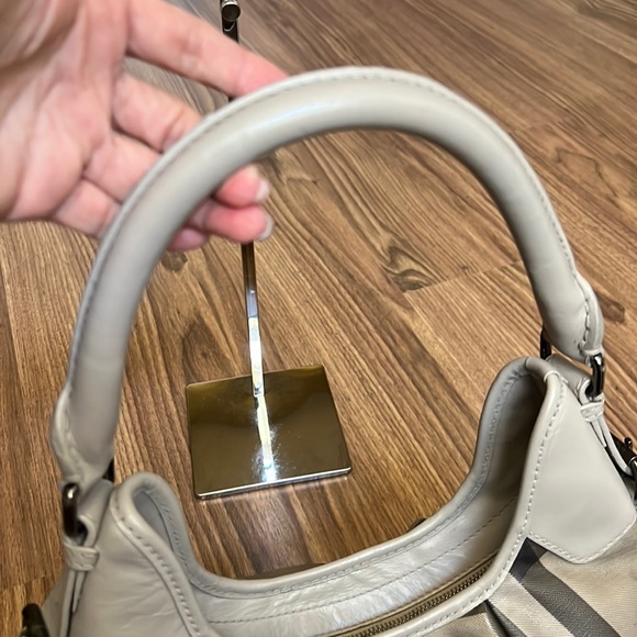 A40- π― % authentic Burberry shoulder bag - Picture 12 of 16